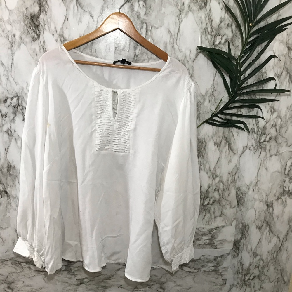 Spence woman white blouse  3x
